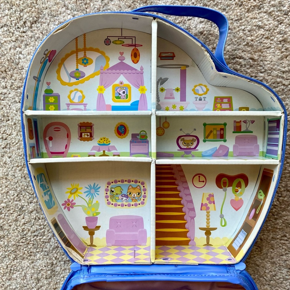 Littlest Pet Shop Carrying Storage Case with Accessories - Picture 10 of 15